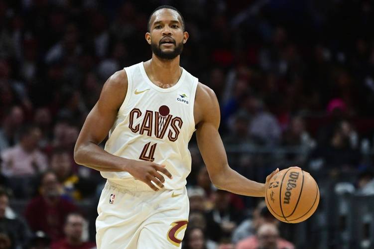 内线支柱！莫布里14投9中&罚球7中5得24分8板5助1帽 正负值+17