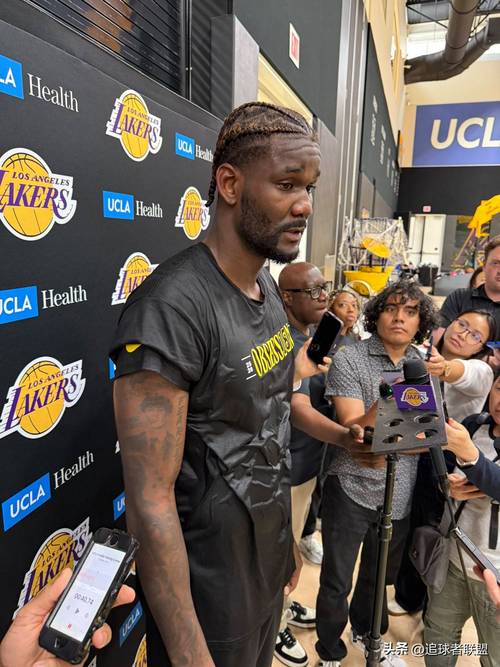 湖记澄清：詹姆斯预计本周将与南湾湖人队合练 今日没有安排训练