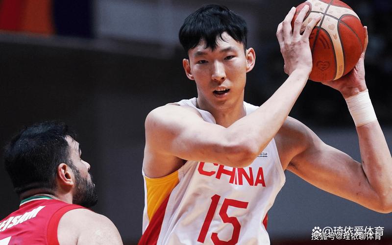 依然大魔王！周琦内线根本拦不住 21中13怒轰33分14板！