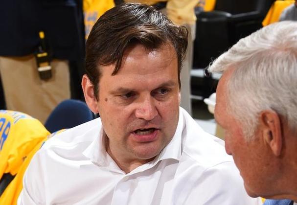 Stein：哈里森观赛时座位旁会放置便携式阶梯 以便其随时快速离场