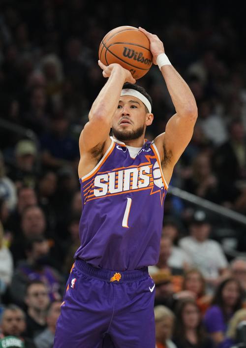 本赛季VS上赛季数据对比！布克得分大幅提升 命中率同样出色不少