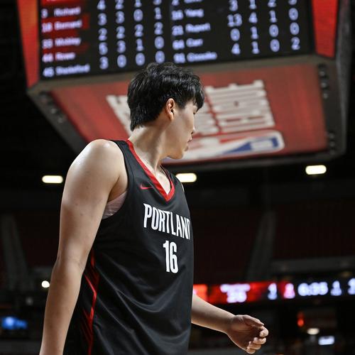 五连客进行中！开拓者官方分享球队训练花絮 杨瀚森接球上篮入镜