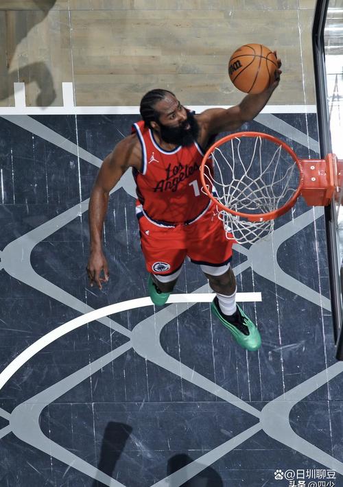 记者：哈登离开火箭后最郁闷一季 本想坐副驾却既要开车又拎行李