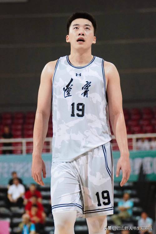 全运会小组赛-万孟霖22分10板5助 上海全运U22男篮战胜中国香港队