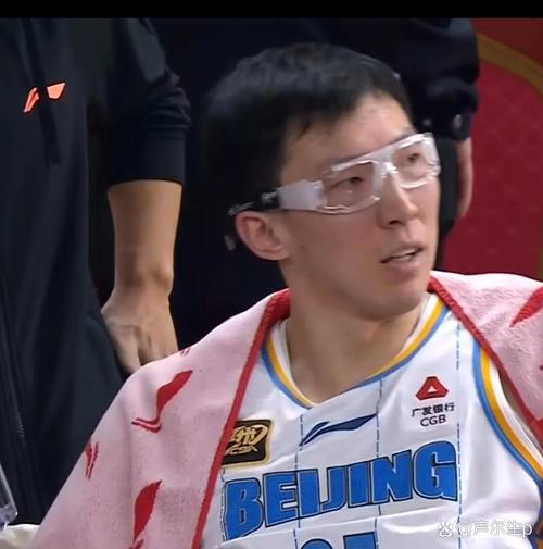 媒体人:周琦的发挥没什么问题 王博战术板上的变化太少了