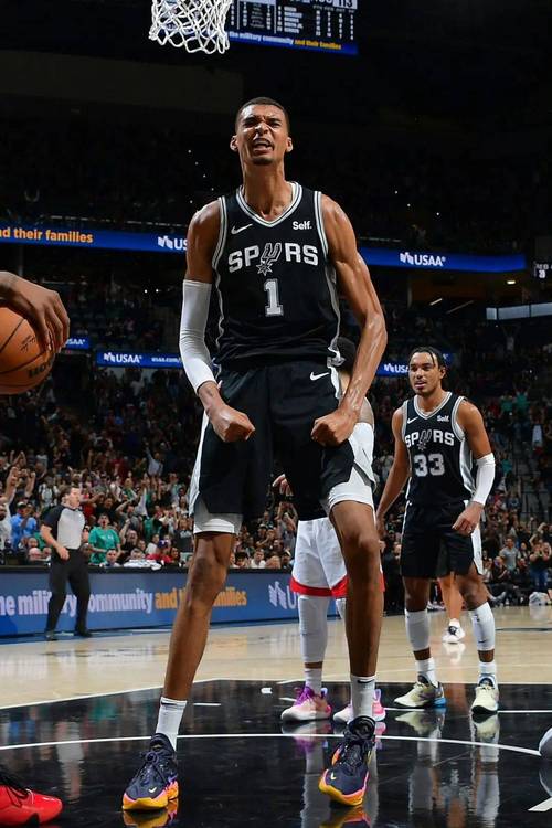 独角兽!文班亚马至少5记三分5盖帽场次来到6场 继续位列历史第1