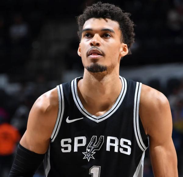 文班亚马单场至少35分10板5助5帽&投进5+三分 NBA历史首人