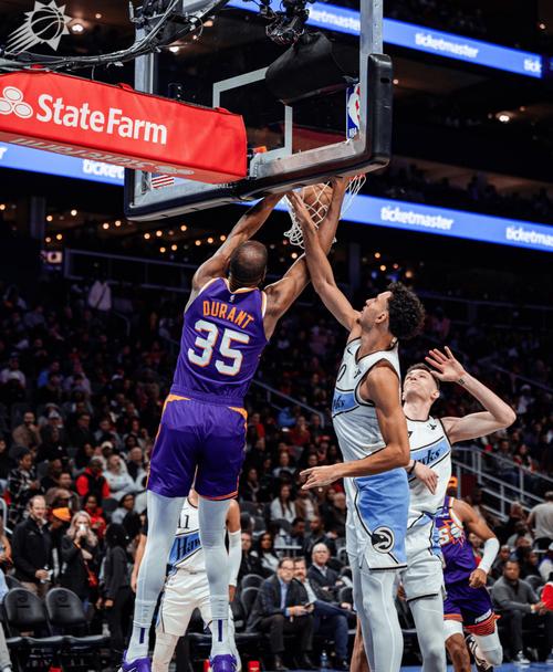 美记：太阳是布克的球队 之前KD在布克必须收敛现在可以放开抡