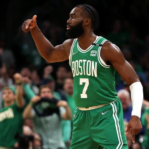 杰伦·布朗：我这场攻防两端都表现很糟糕 让队友们失望了