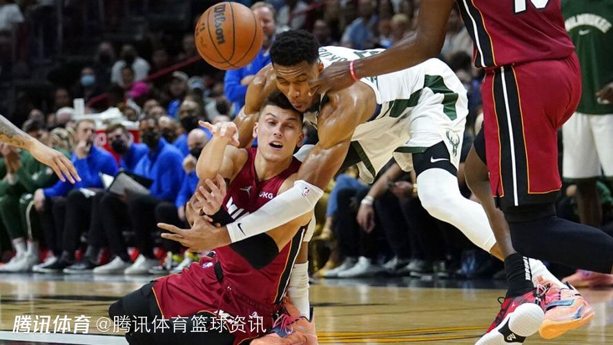 场均33.4分11.9板6.2助！雄鹿客战黄蜂 字母因左膝肌腱炎缺席比赛