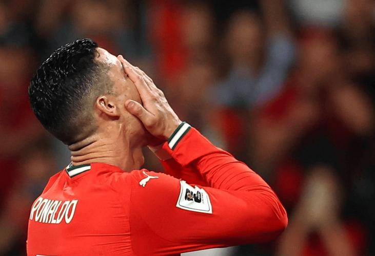 鲁本·迪亚斯谈C罗直红：我没看清也没看回放，所以什么都不知道