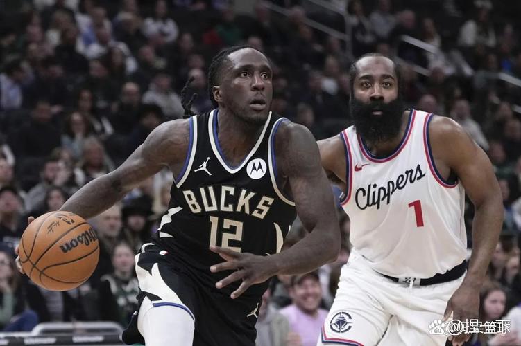 媒体人：快船重担再次压在36岁哈登肩上 上赛季他身边还有鲍科比