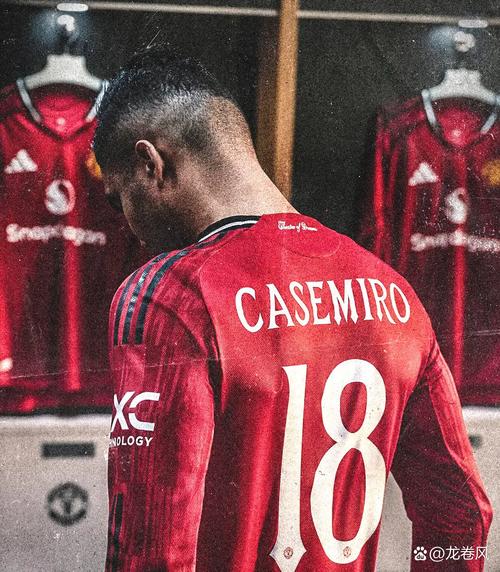 邮报：纽卡有意19岁阿尔克马尔中场斯米特，转会费约2000万镑