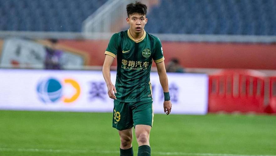 为留洋准备？欧洲经纪公司宣布与王钰栋合作，该公司曾代理过莱万