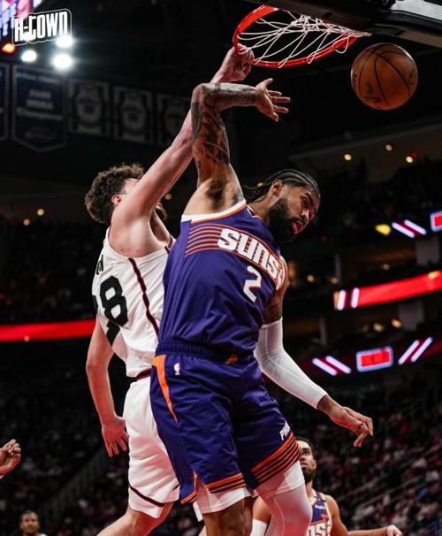 👀冲突原因?亚当斯罚球时怒斥伊森 伊森摊手 随后找亚当斯理论