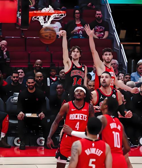 防守效率&场均抢断/盖帽均前十!美媒:火箭的最佳武器竟是防守?