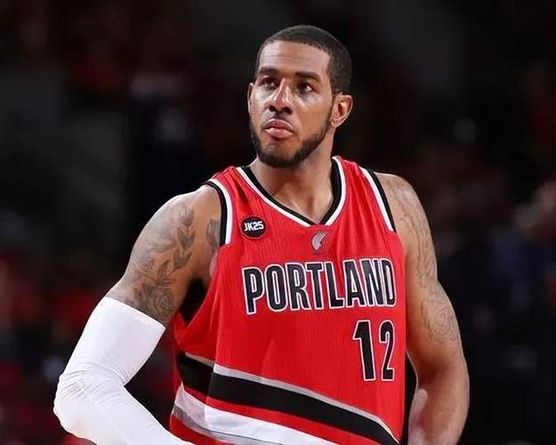 媒体人:文班和追梦的口角有些滑稽 马刺年轻人终究要交点学费