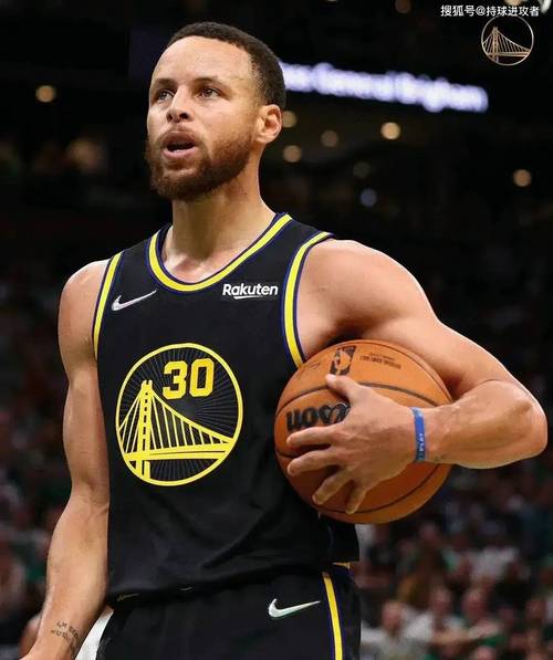 帕金斯谈库里:那个浅肤色绿眼睛的家伙真是个狠角色 我有点嫉妒