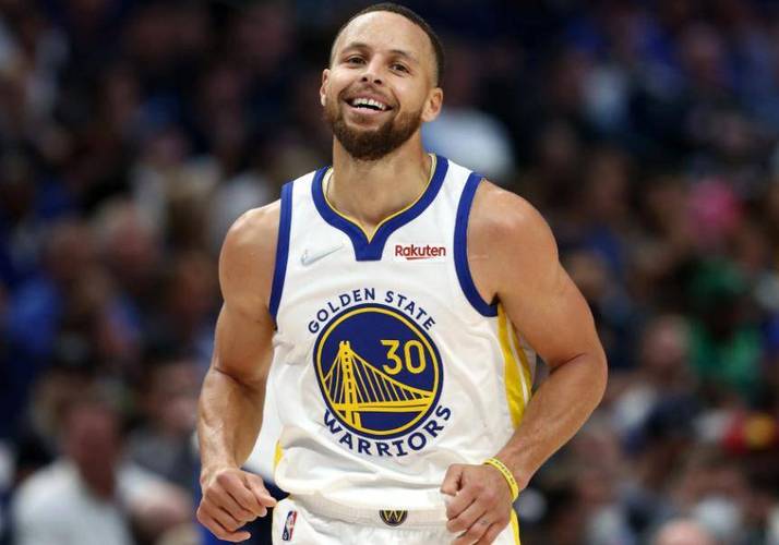 解说：勇士进步确实靠库里变异 他今天各种拿文班当瞄准镜&真挺累