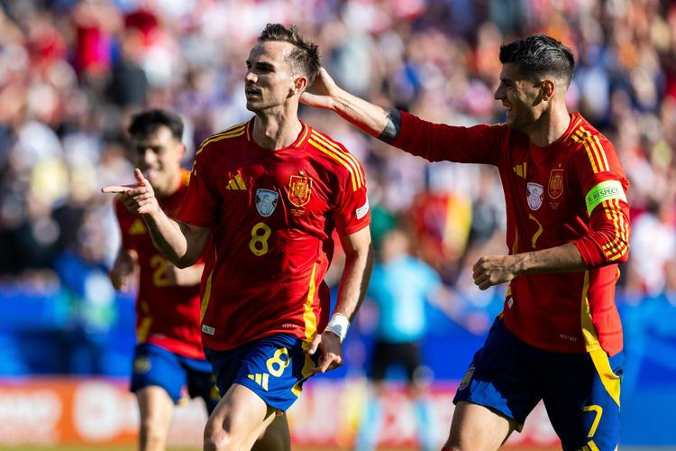 法比安生涯40场国家队比赛没输过,不败纪录在西班牙队史排第二