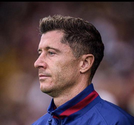 经纪人:关于莱万可能冬窗离队的所有传言完全错误,他未考虑离开