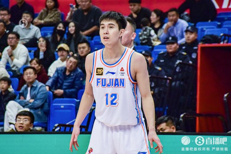 有所回暖！麦凯恩发展联盟第二场出战20分钟 13中6拿到15分6助攻