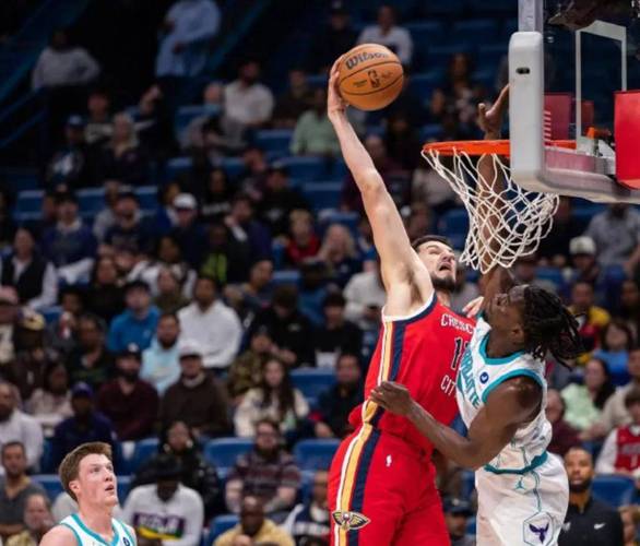 此前已连续缺阵6场!鹈鹕迎战勇士 锡安赛前决定是否出战