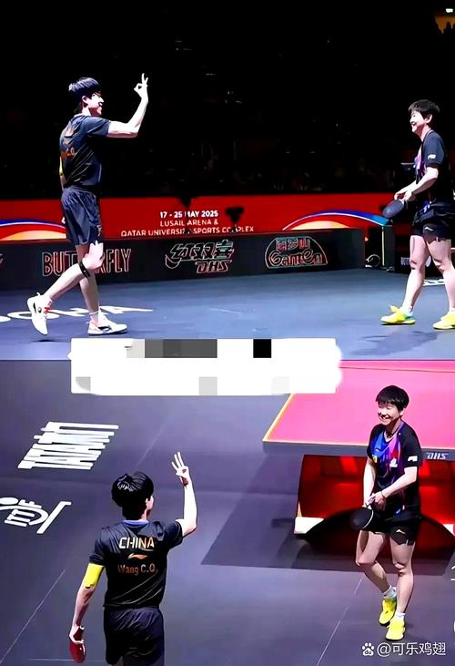 画蛇添足！马特科维奇左手拽筐右手扣篮 被吹进攻干扰球