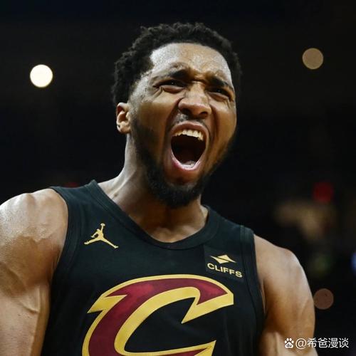 巨星!多诺万·米切尔22中14狂砍37分8板6助 三分9中5