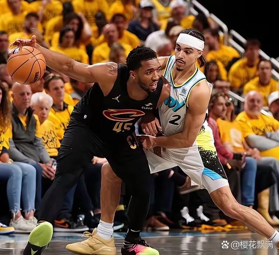 手感不佳！莫布里半场10投仅3中拿到7分9板